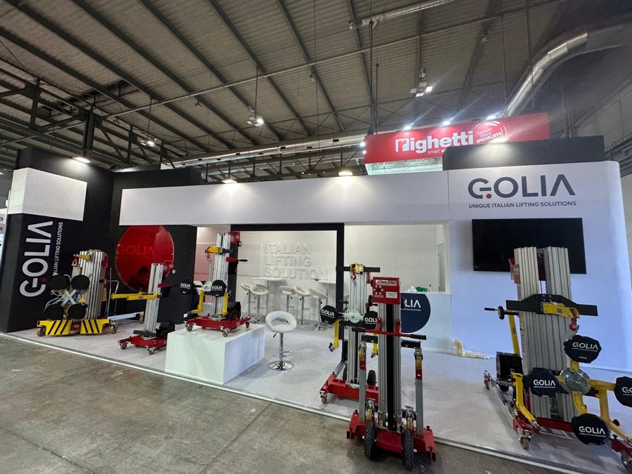 Stand fieristico settore sollevamento industriale costruito da JMC
